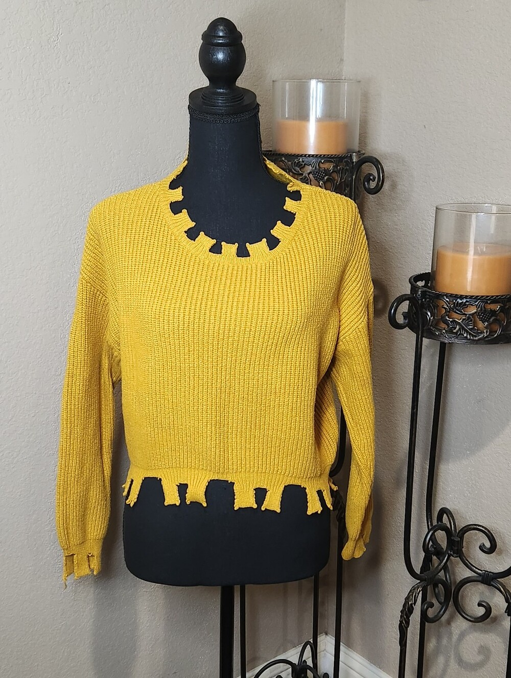 love J Mustard Yellow Distressed Hem & Neck Crew Sweater Size M